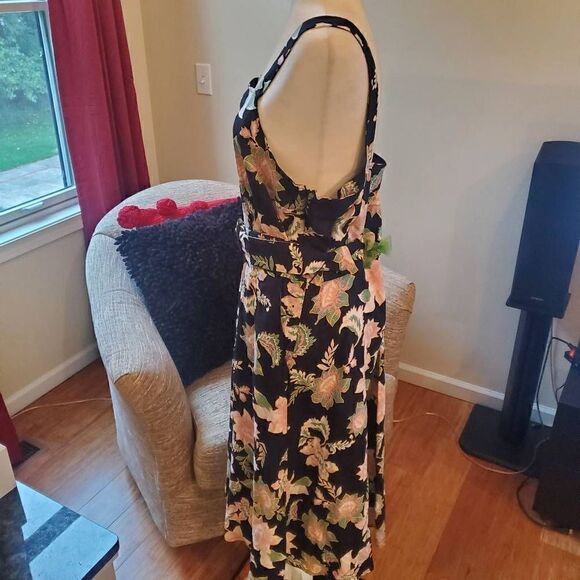 NWT Who What Wear. Black, Floral, Belted Dress Size Large - Picture 4 of 14